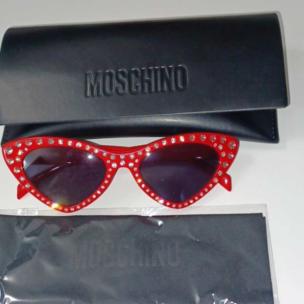 *NWT* Moschino Red Cat Eye Sunglasses with Crystal 🔮 Accents